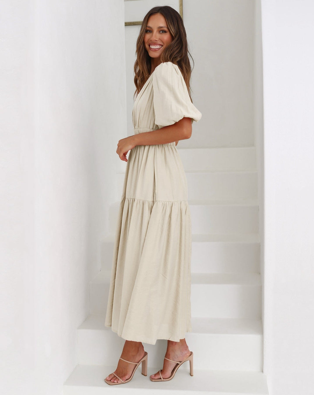 Raquel | Robe à col en V avec taille cintrée et manches bouffantes pour femme
