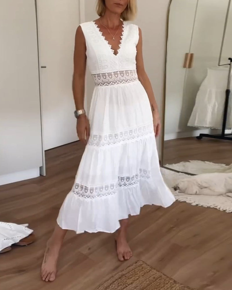 Emmeline | Robe en dentelle à col en V avec finition délicate et taille cintrée pour femme