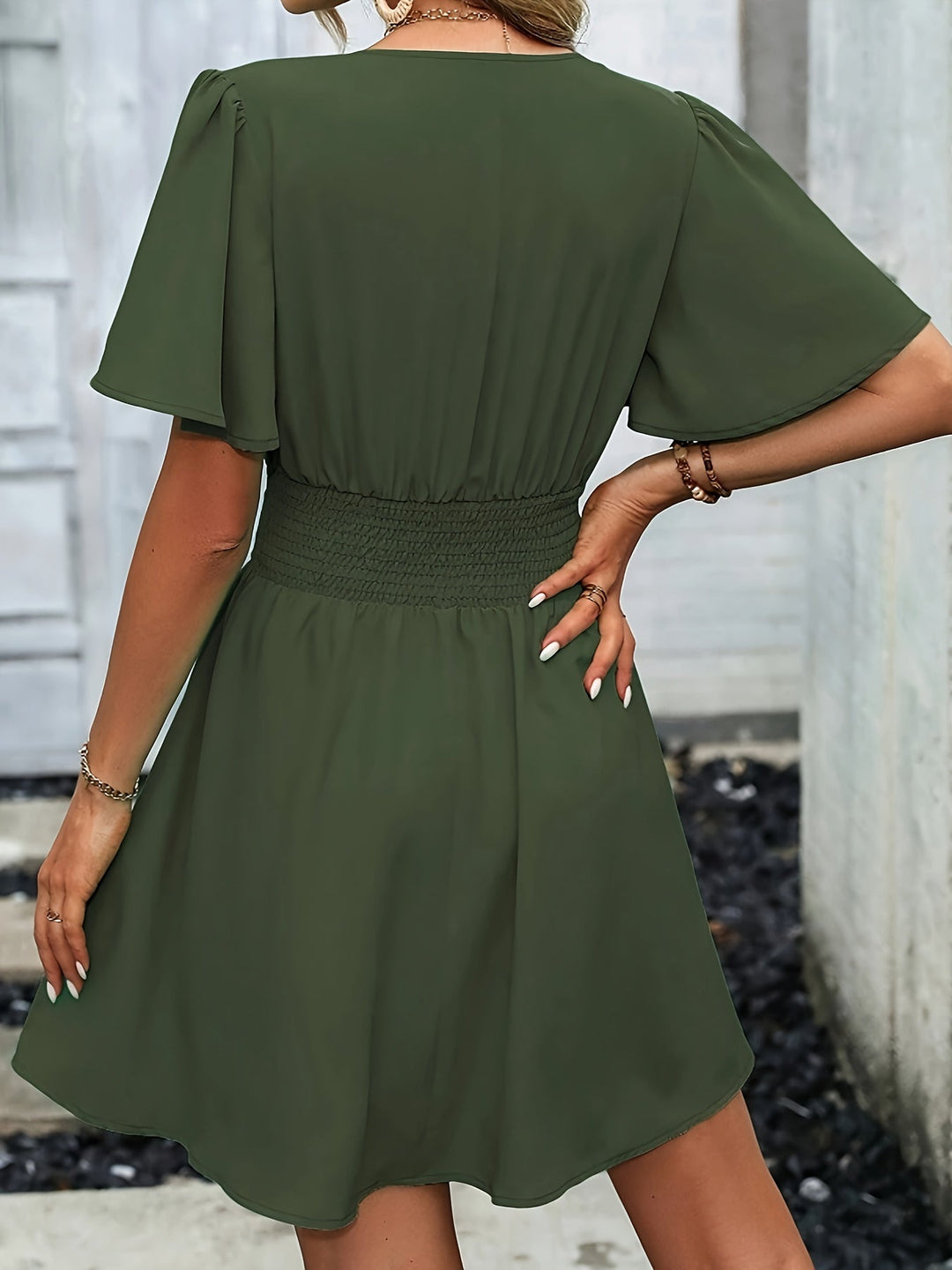 Maelle | Robe mini à taille froncée et décolleté en V