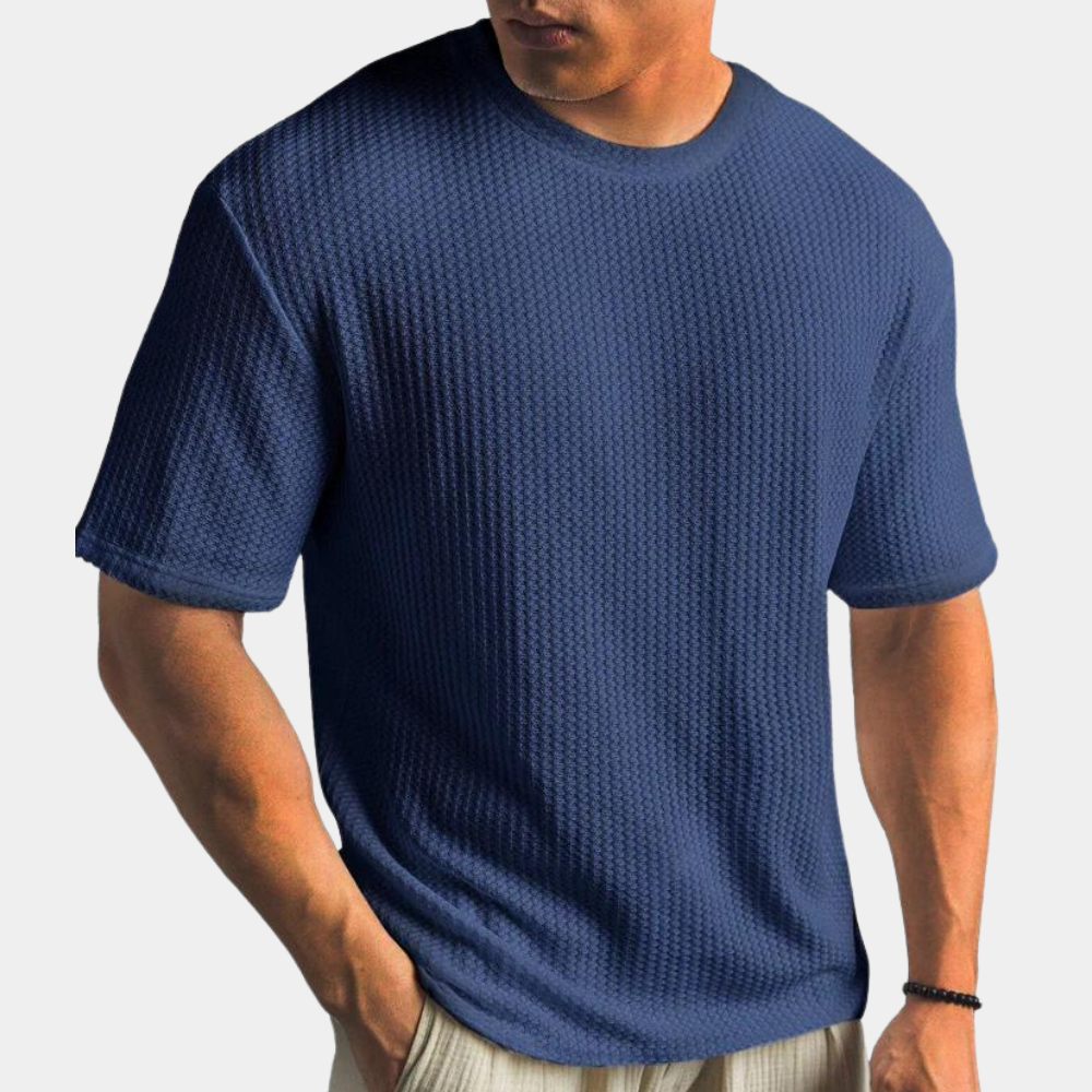 Witte gebreide trui voor heren, korte mouwen, textuurpatroon, casual stijl, comfortabele pasvorm, modieuze herenkleding, trendy design.