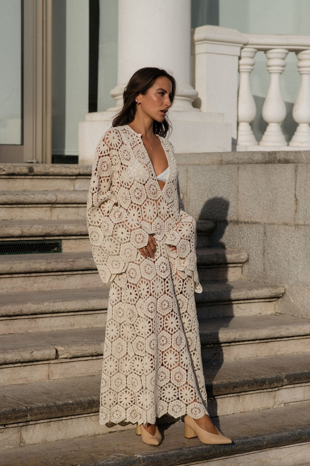 Roxana | Robe longue en dentelle avec détails vintage pour femme