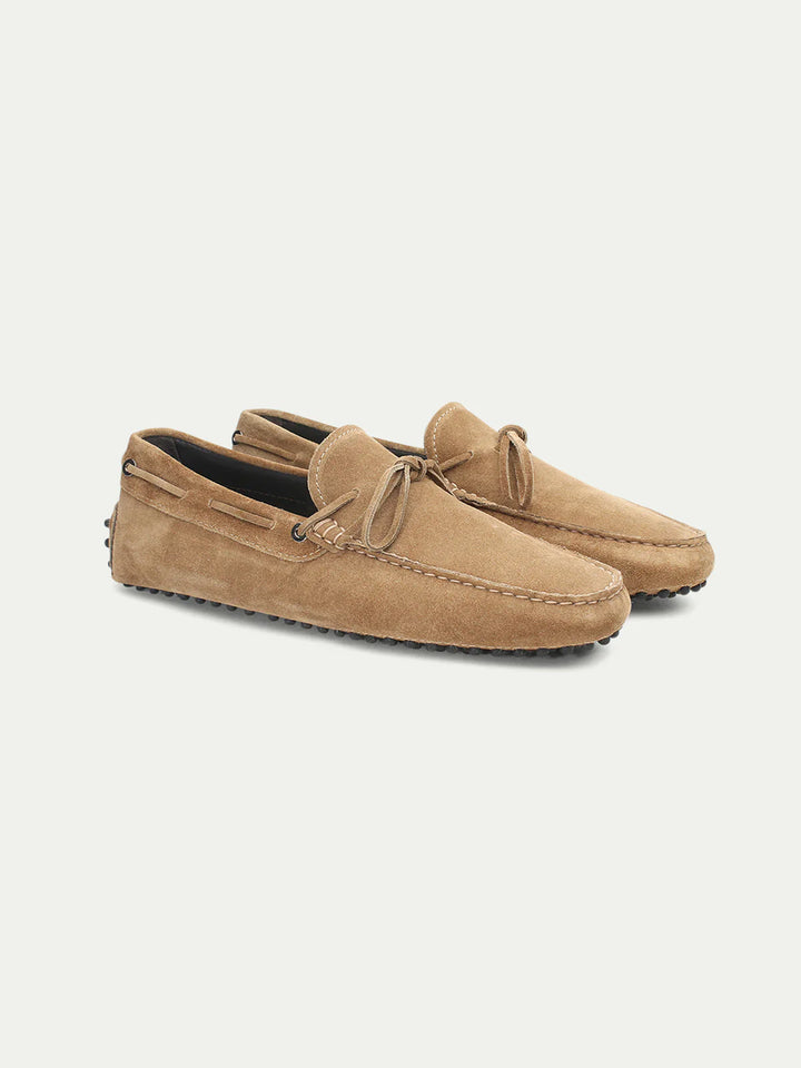 Mocassins de conduite en daim beige avec semelle crantée pour homme