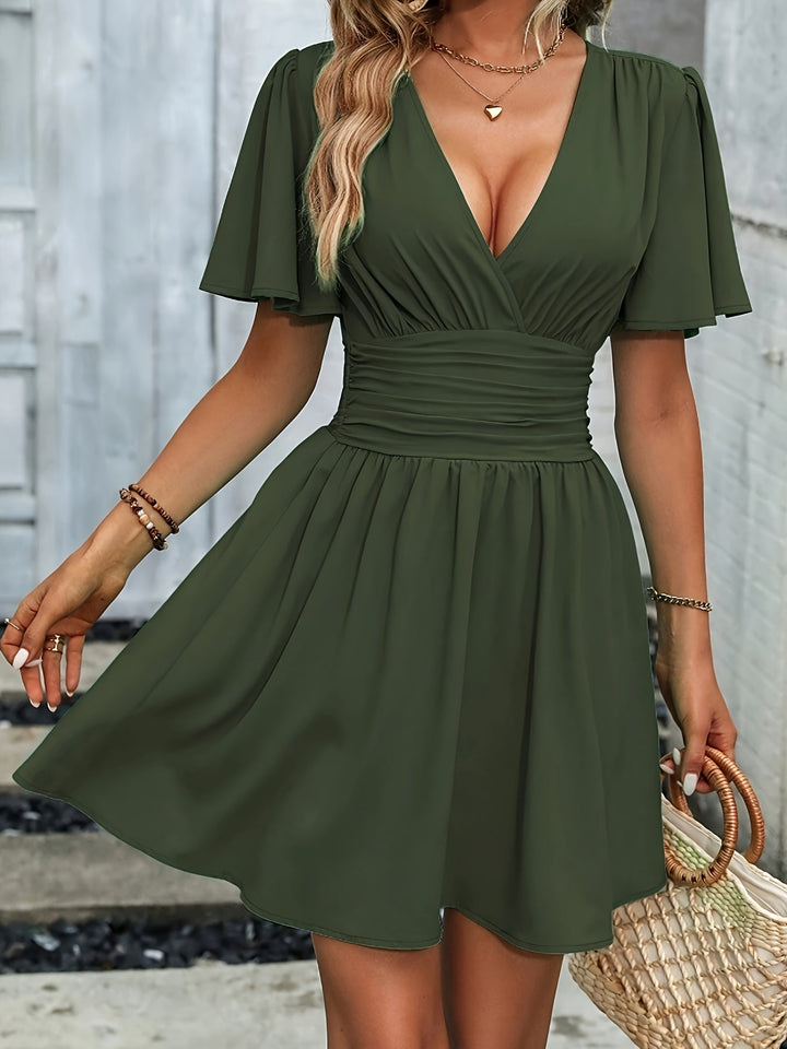 Maelle | Robe mini à taille froncée et décolleté en V