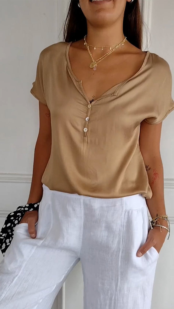 Noélie | Blouse satinée col V boutonné manches courtes