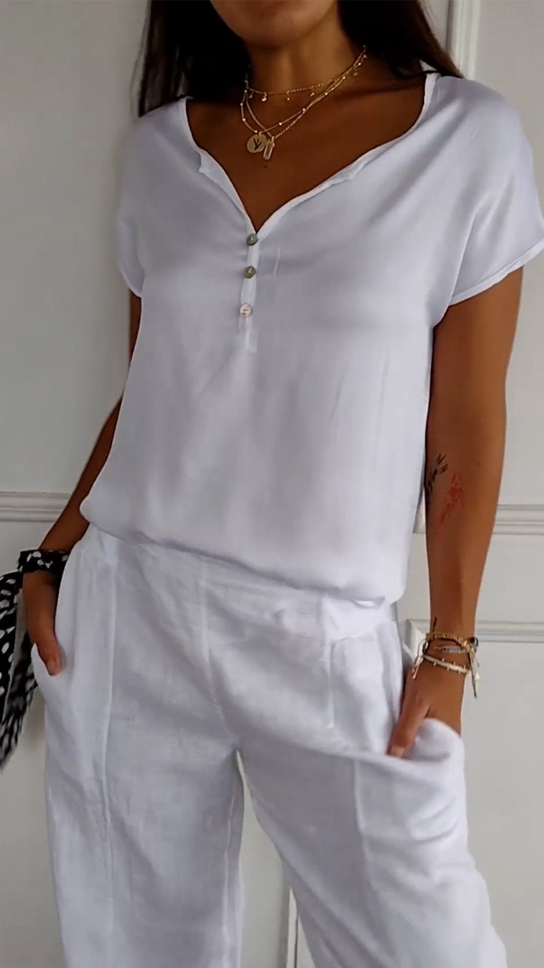 Noélie | Blouse satinée col V boutonné manches courtes