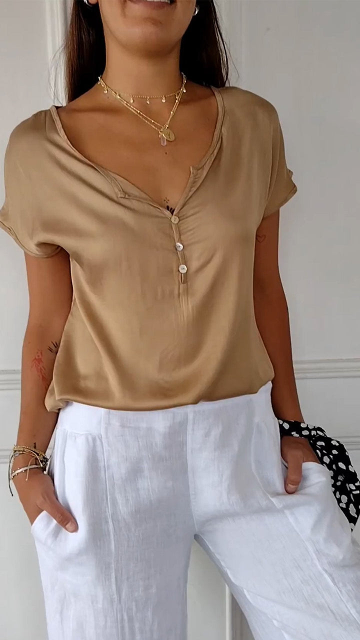 Noélie | Blouse satinée col V boutonné manches courtes